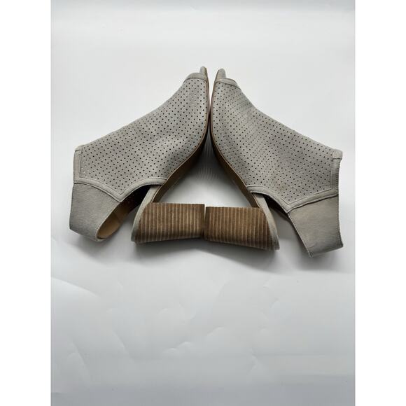 Adam Tucker Rowan Leather Perforated Stacked Heel Sandals Open Toe Gray Size 8 - Picture 6 of 10